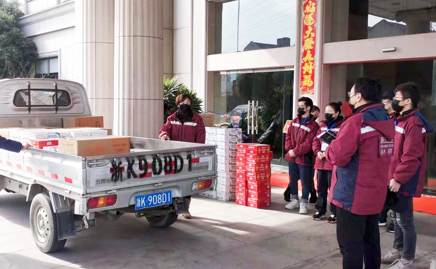 抗擊疫情，浙江www.17c百度视频環保向（xiàng）蓮都區衛健委和疾控中心（xīn）捐贈物資(圖2)